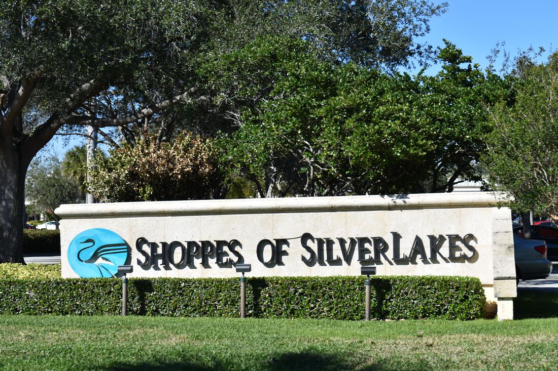 Shoppes of SilverLakes Sign